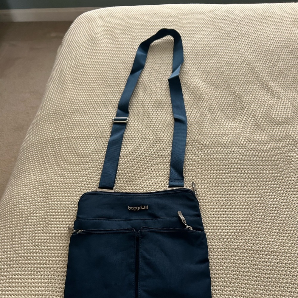 baggallini Navy Crossbody bag with detachable coin purse.